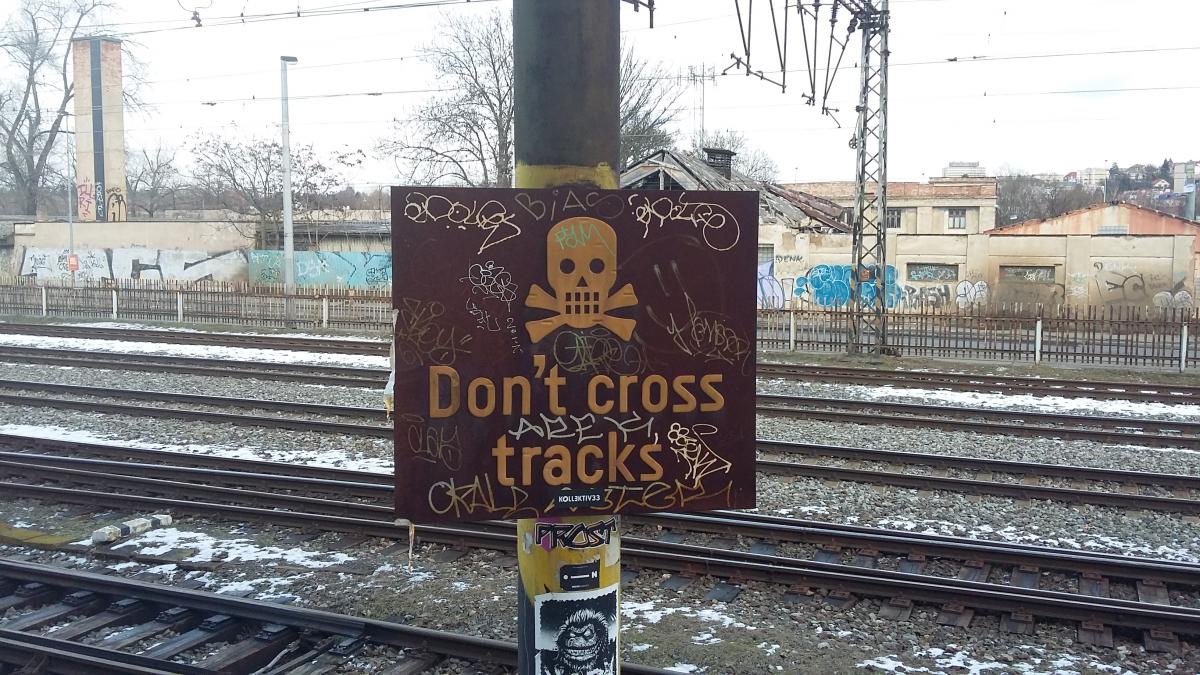Don't cross tracks