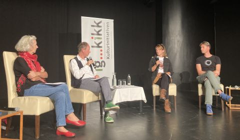 Kultur für Demokratie, eine Podiumsdiskussion der IG KiKK. Mit Angelika Hödl, Christian Hölbling, Lena Zachmann, Peter Schorn (vlnr).