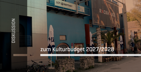 Rockhouse Salzburg, Diskussion zum Kulturbudget und Kulturkürzungen mit Rudolf Scholten, Sonderberater von Kulturminister Andreas Babler, Foto: Rockhouse Salzburg © Eweht / Wikimedia Commons, CC BY-SA 3.0, bearbeitet (Ausschnitt, Farbgebung angepasst, Schrift ergänzt)